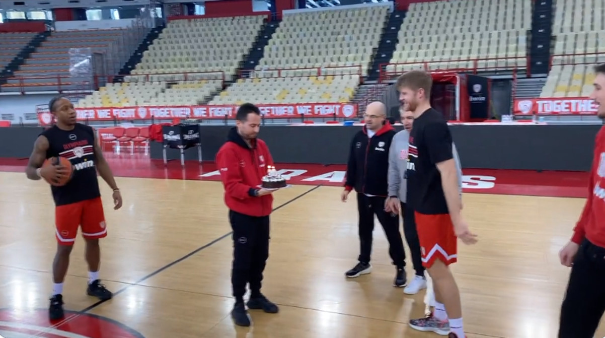 Τόμας Γουόκαπ: Γιόρτασε τα 30ά του γενέθλια στο ΣΕΦ (video)