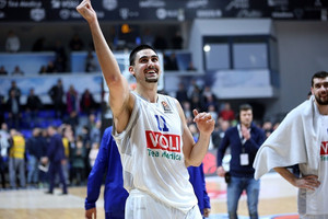 Τρομερό block του Μπιτάτζε στον Χάντερ (video)