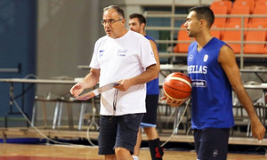 Σκουρτόπουλος: Το βάρος στα γκαρντ στον αγώνα με τη Γεωργία