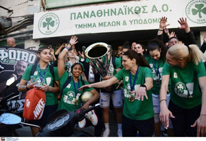 Παναθηναϊκός: Αποθέωση για τις Κυπελλούχες Ελλάδας στη Λεωφόρο! (gallery)