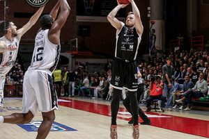 Lega Basket: Δεν παραδίνεται η Ντερτόνα, 82-75 τη Βίρτους - Ισοφάρισε η Βενέτσια (vid)