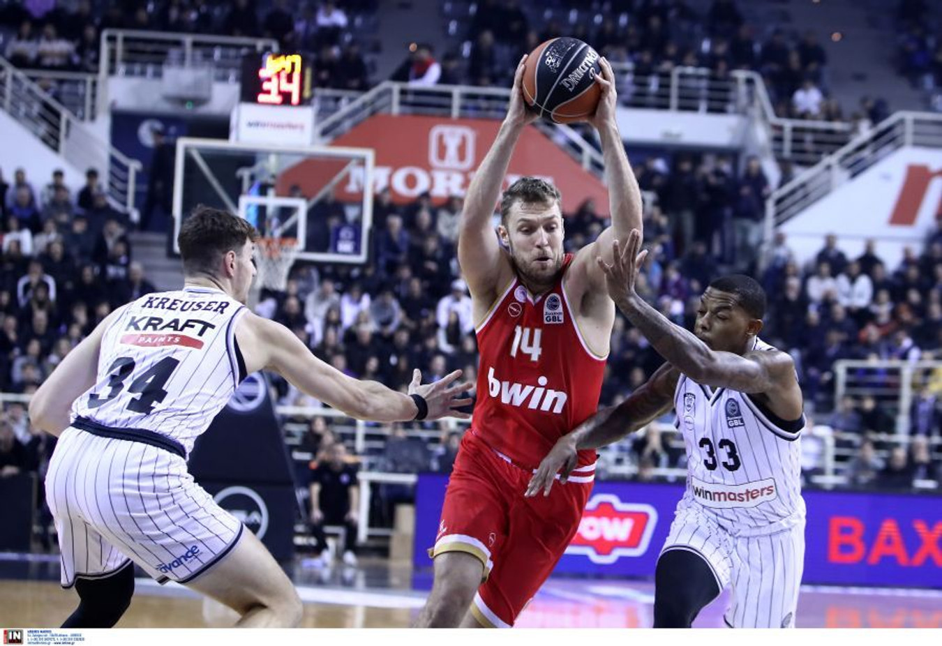 Εύκολα ο Ολυμπιακός με φοβερό Βεζένκοφ, 90-60 τον ΠΑΟΚ (gallery &amp; vids)
