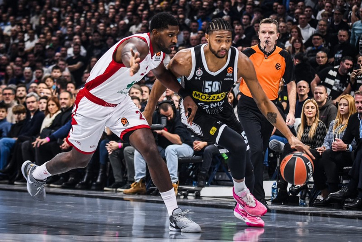 Γύρισε από το -15 η Παρτιζάν, 82-69 τη Μιλάνο - Πανό για Μίροτιτς (pics &amp; vid)