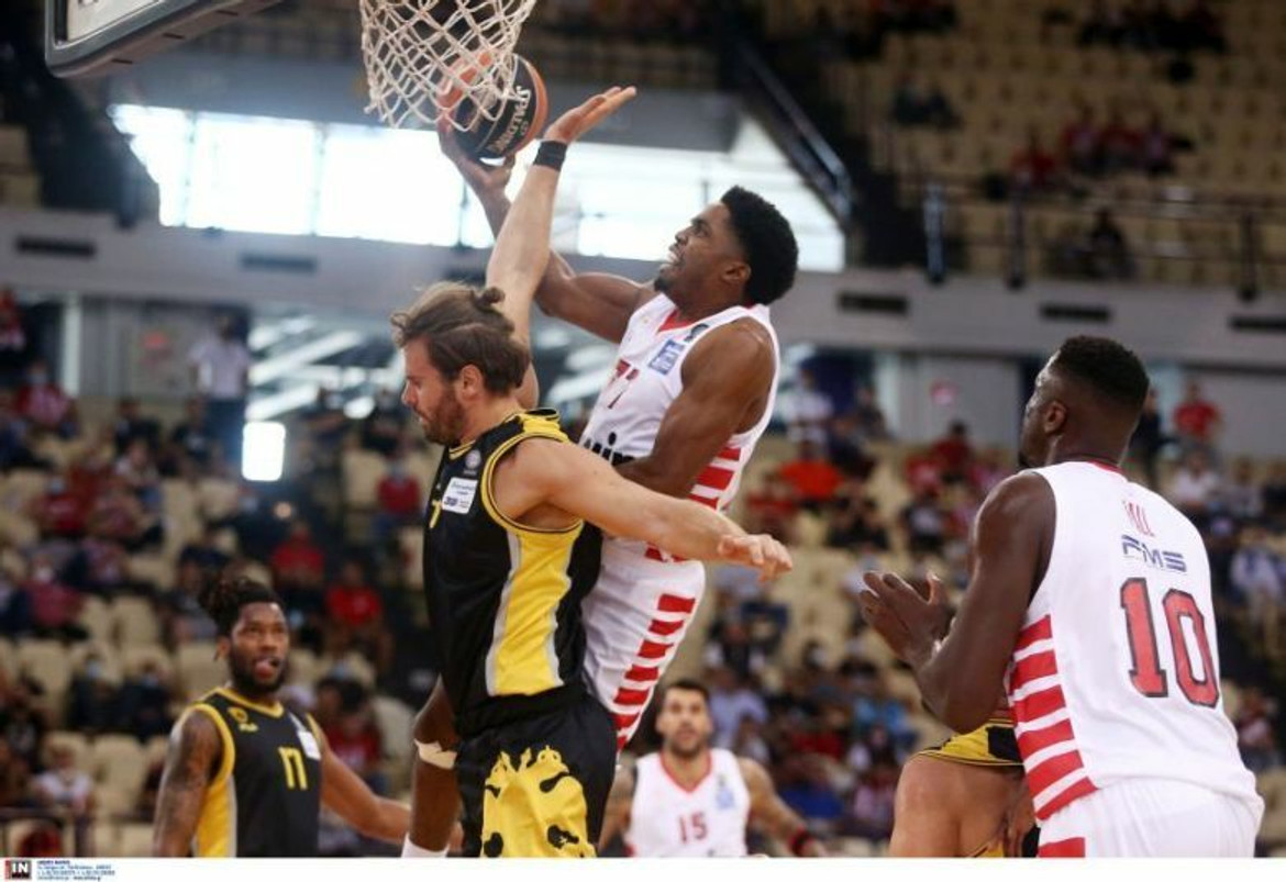 Ολυμπιακός-ΑΕΚ: Η photo gallery από το ΣΕΦ