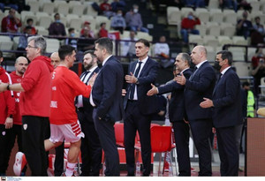 Μπαρτζώκας: Δουλειά μου είναι να πιέζω τους παίκτες (vids)