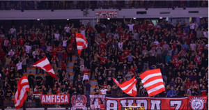 Ολυμπιακός: &quot;Εδώ είναι Πειραιάς και φοράμε όλοι κόκκινα&quot; (vid &amp; pic)