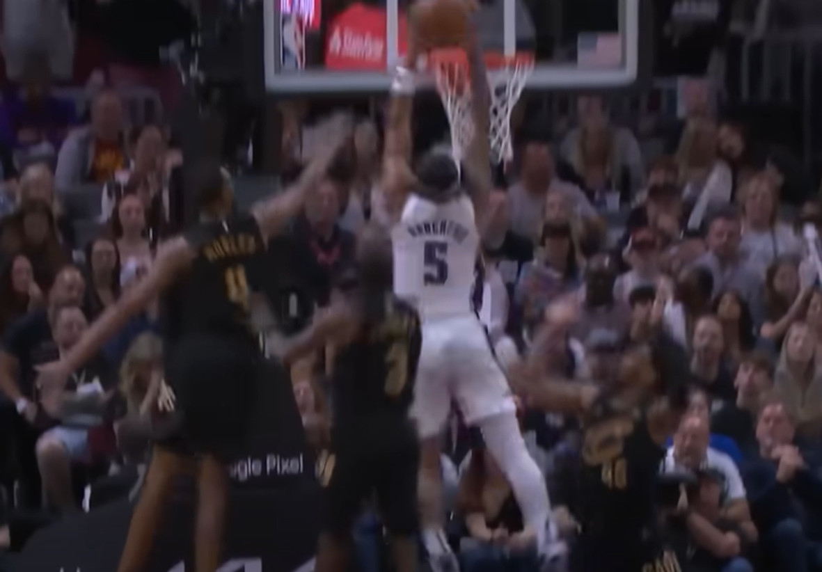 NBA Top 5: Ο Μπανκέρο κέρδισε τρεις και κάρφωσε (video)