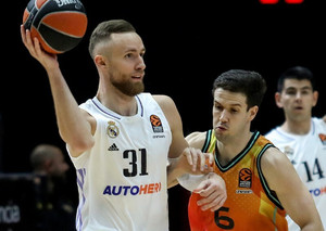 Πέρασε από τη Βαλένθια η Ρεάλ, 80-73 με τρομερό Μούσα (vid)