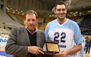 Τίμησε τον Δημήτρη Μαυροειδή η ΑΕΚ ! (pics)