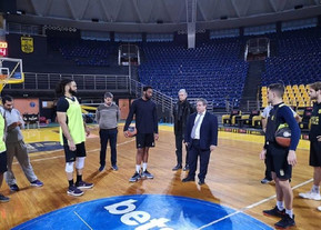 &quot;Ματώστε τη φανέλα&quot; είπαν στους παίκτες του Άρη Γουλιέλμος και Παπαγεωργίου