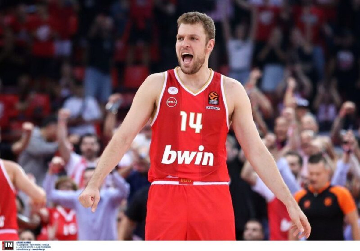 Ολυμπιακός-Αρμάνι Μιλάνο 89-68: &quot;Πάρτι&quot; με Βεζένκοφ-ΜακΚίσικ