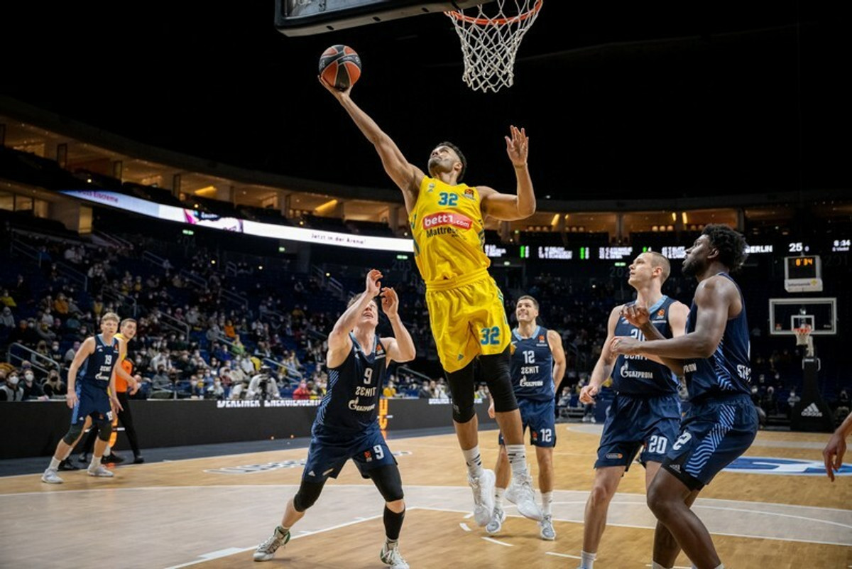 Άλμπα Βερολίνου-Ζενίτ 76-67: Πολύ σπουδαία νίκη οι Γερμανοί (vid)