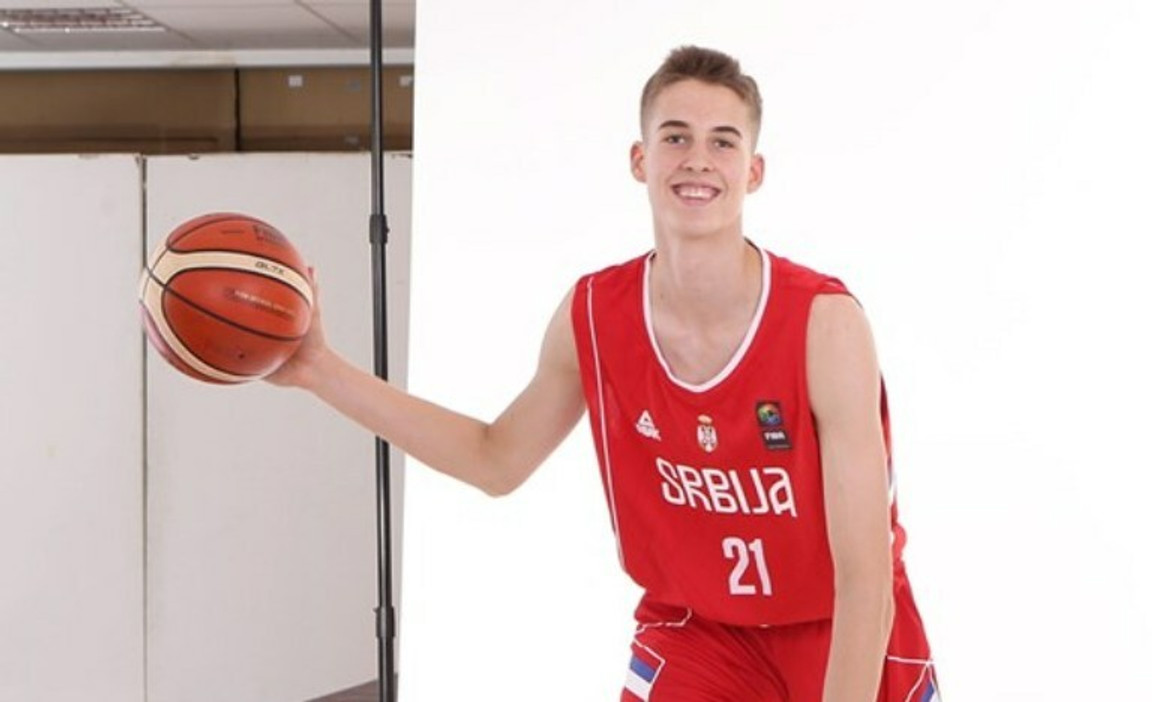 Η φοβερή τάπα του Λούκα Τάρλατς στο Eurobasket U16 (video)