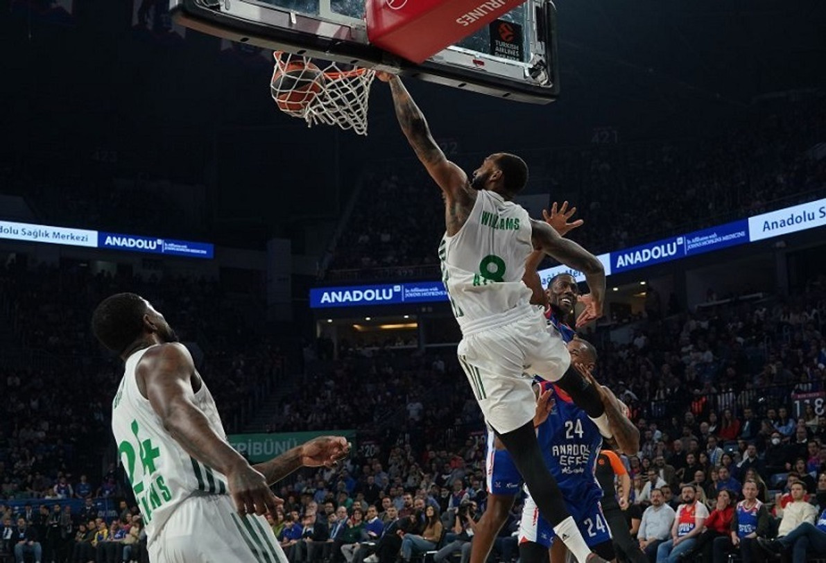 EuroLeague: Στο Νο1 του Top-10 το εκπληκτικό κάρφωμα του Ντέρικ Γουίλιαμς (Video)
