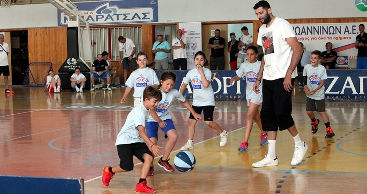 Ο Γιάννης Μπουρούσης στο &quot;Zagori Basketball Camp&quot;