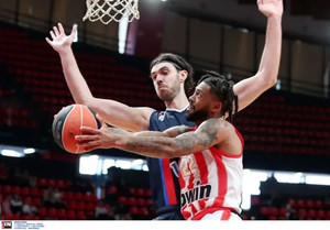 Δείτε πώς ο Ολυμπιακός συνέτριψε με 106-67 τον Πανιώνιο (vid)