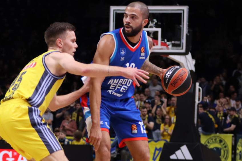 "Περίπατος" για Εφές στο Βερολίνο, 86-70 την Άλμπα (vid)