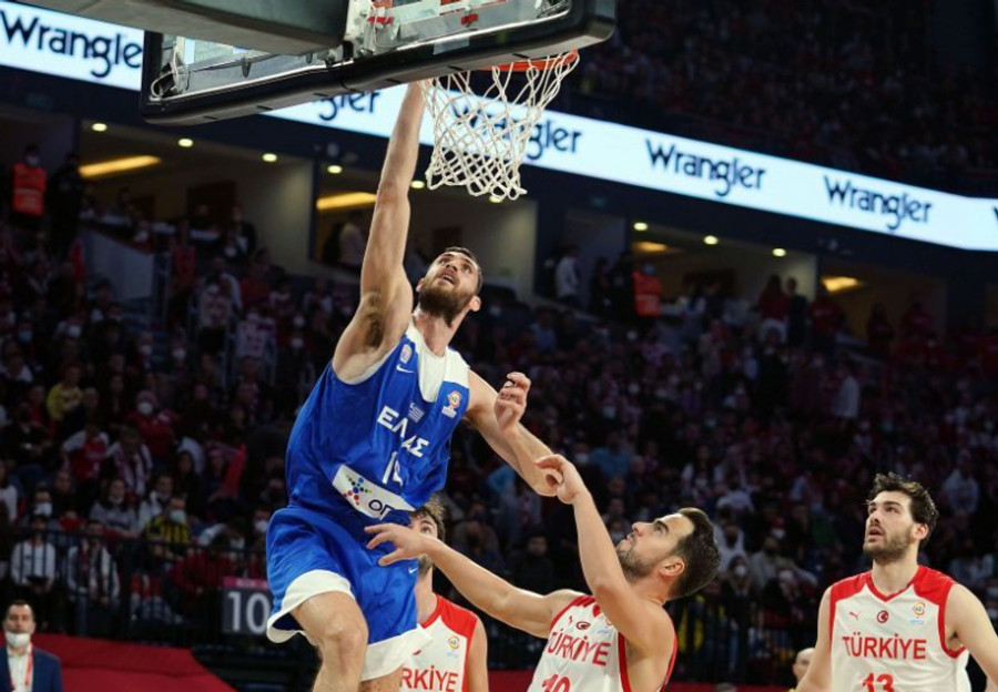 Τουρκία-Ελλάδα 67-76: "Κάρφωμα" στην Πόλη με Παπαγιάννη-Αγραβάνη και τρίποντα! (gallery)