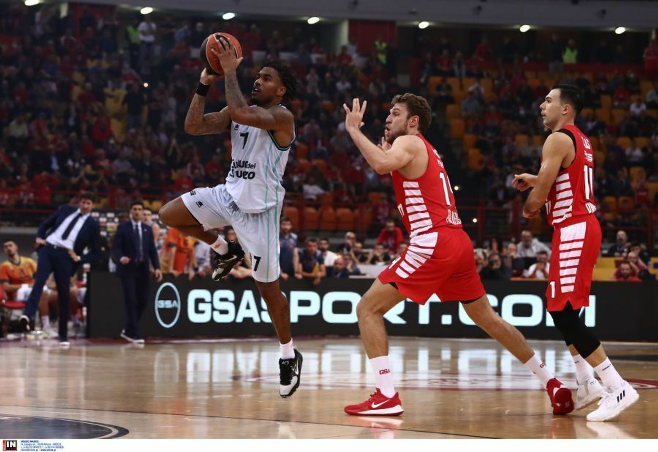 Ολυμπιακός-Βαλένθια 82-83: Ο Τζόουνς του πήρε &quot;την μπουκιά από το στόμα&quot;