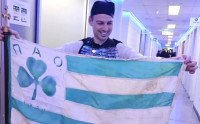 Φίλος του Παναθηναϊκού με σημαία που είχε πάρει μαζί του στην Αυστραλία ο πατέρας του το 1971!