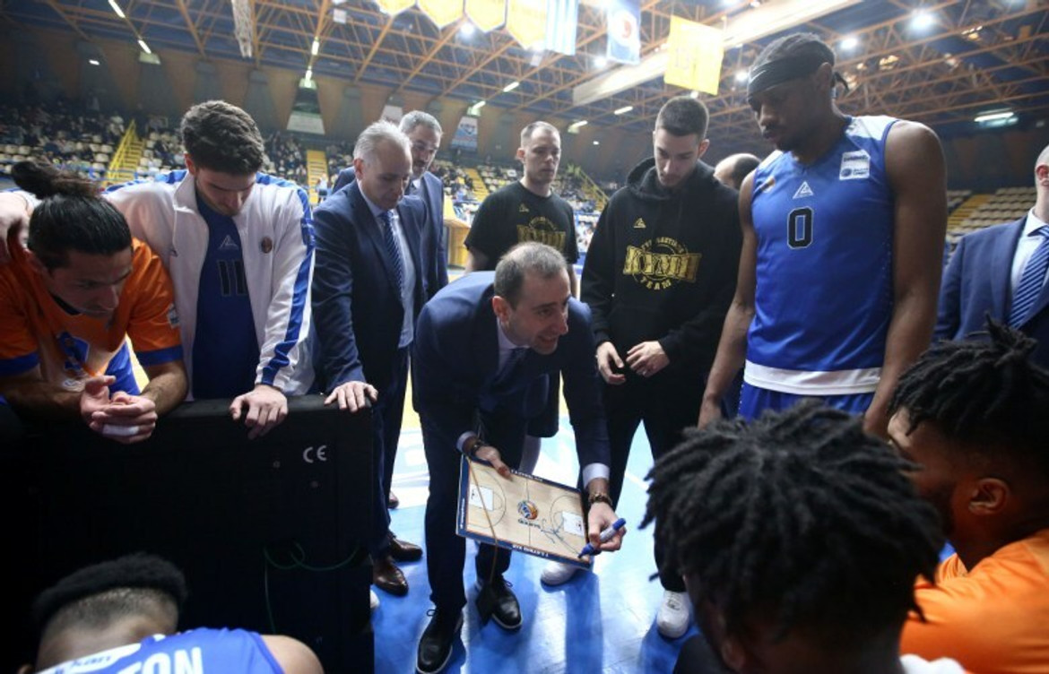 Έξαλλοι στην Κύμη με τη διαιτησία στο Περιστέρι