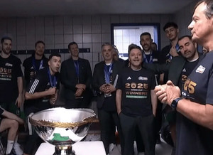 Αταμάν στα αποδυτήρια: &quot;Ο Σλούκας ξέρει ποιον τίτλο θέλω εγώ, μπόνους 100 χιλ. ευρώ σε όλους μαζί&quot; (vid)