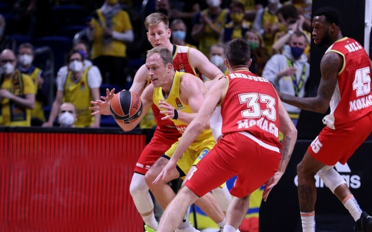 Άλμπα Βερολίνου-Μονακό 92-84: Οι Γερμανοί νίκησαν τον Τζέιμς (vid)