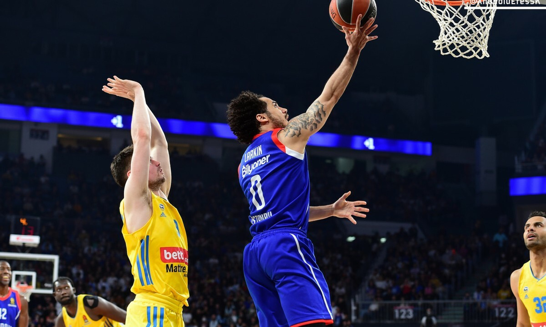 Εφές-Άλμπα 87-77: Στα playoffs Εφές και Μονακό (vid)