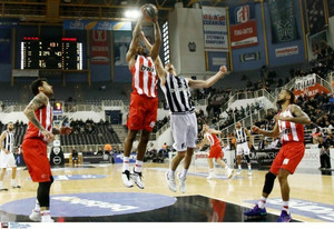 ΠΑΟΚ-Ολυμπιακός Τα highlights, η ένταση με Έισι και η βράβευση της ομάδας βόλεϊ (vids)