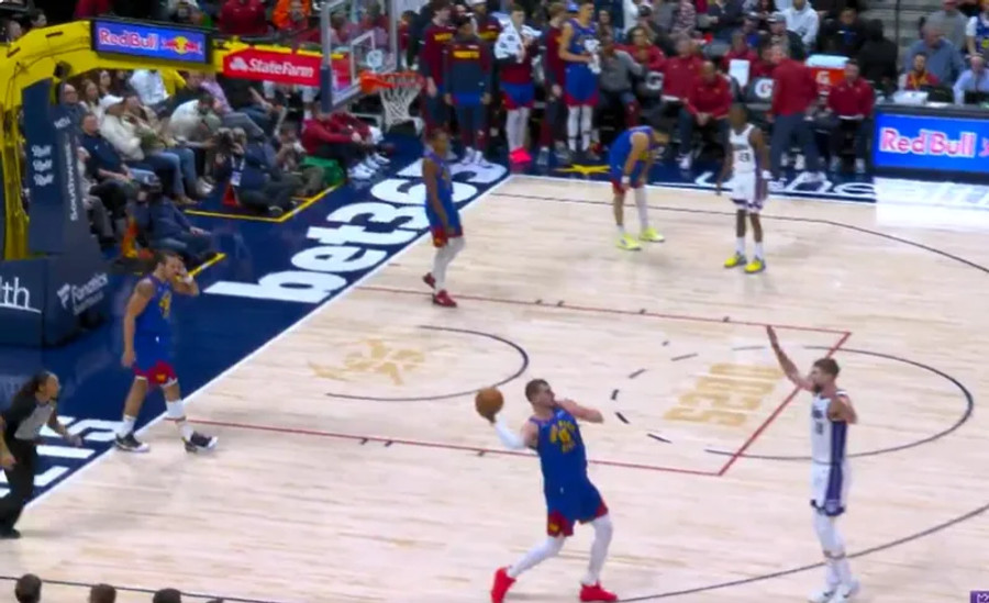 Μυθικός Γιόκιτς με buzzer 22 μέτρων και ασύλληπτο triple double (vids)