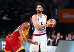 Με 10-0 στο τέλος, η Εφές 77-68 τη Γαλατάσαραϊ του Πιστιόλη (pics &amp; vid)