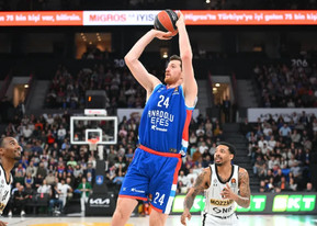 Με ρεκόρ καριέρας του Οσμάνι η Εφές, 86-77 την Παρτιζάν (vid)