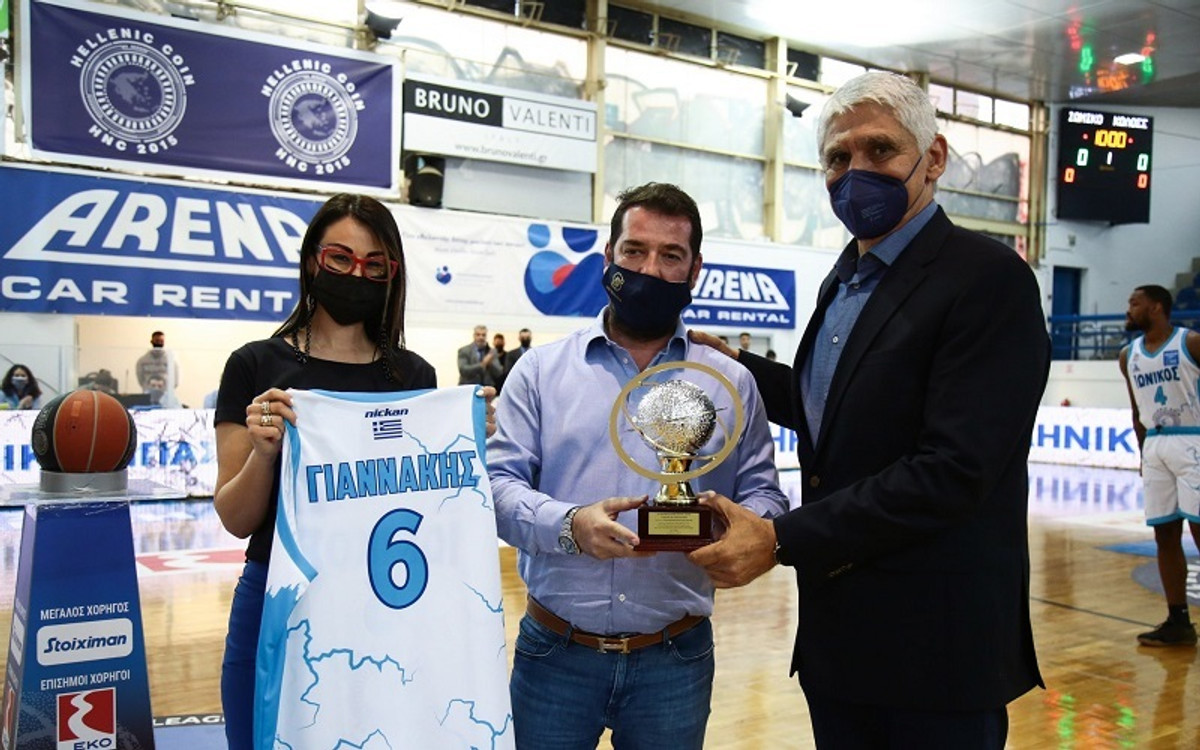 Τίμησε τον Παναγιώτη Γιαννάκη ο Ιωνικός (pic)