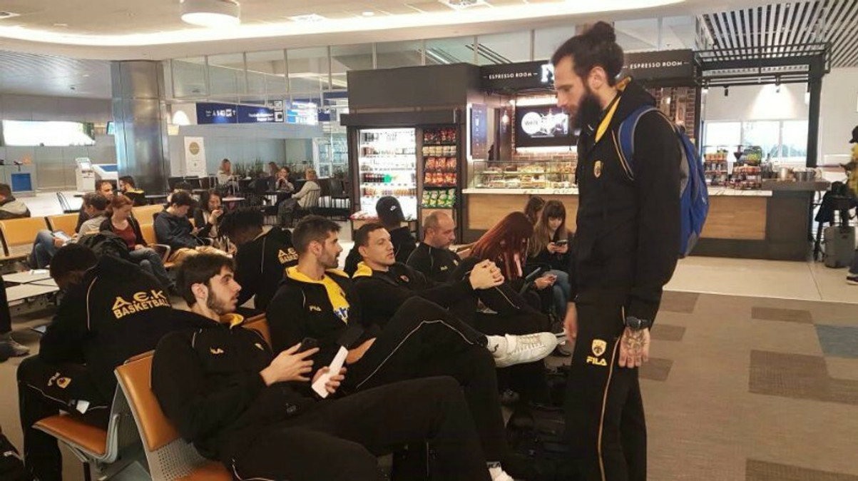 Τα &quot;φώτο-κλικς&quot; της αναχώρησης της ΑΕΚ για Γαλλία
