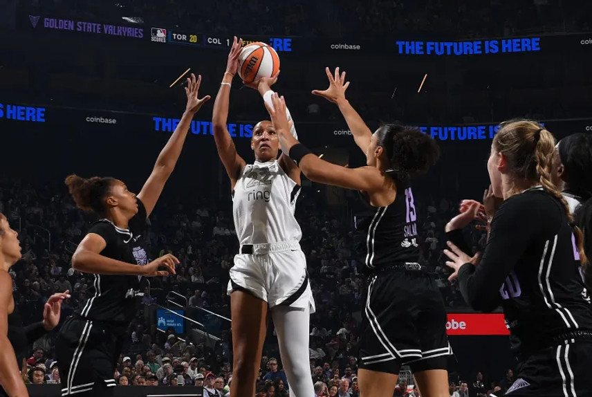 WNBA: Με Έιζα Γουίλσον οι Έισις, 78-72 τις Βάλκιρις (vid)