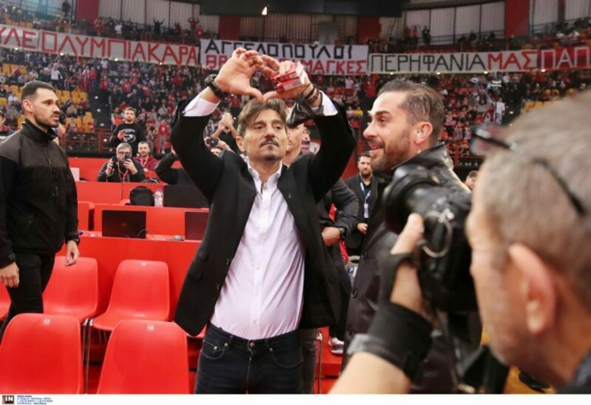 Γιαννακόπουλος: Χειραψία με Αγγελόπουλους και καρδούλες στο ΣΕΦ! (vid &amp; pics)