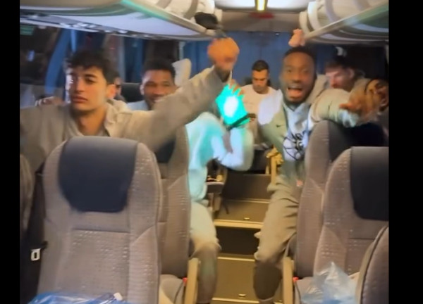 Εθνική: “Freed from desire” από το πούλμαν στα μπουζούκια! (vid)