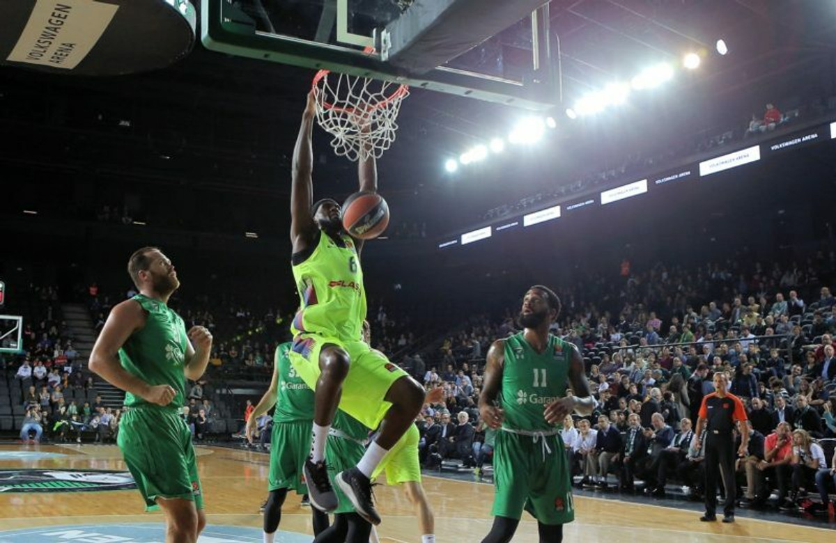 Με MVP τον Σίνγκλετον η Μπαρτσελόνα 79-71 την Νταρουσάφακα στην Πόλη (video)