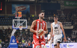 Με &quot;καυτό&quot; Περπέρογλου ο Ερυθρός Αστέρας 77-71 την Παρτιζάν (video)