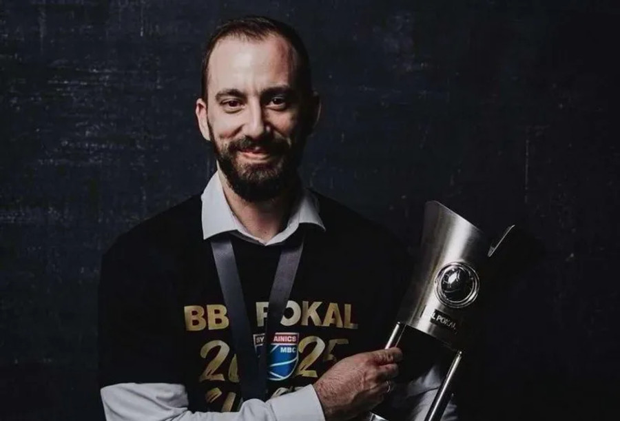 Αντωνιάδης: &quot;Βσλσαμο για τη Μίτελντοϊτσερ η κατάκτηση του Κυπέλλου&quot;