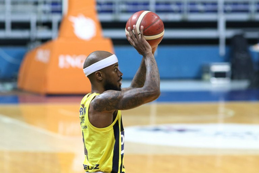 Φενέρμπαχτσε: Με Μπράουν 82-81 στην Άγκυρα και 8-0 στο Πρωτάθλημα