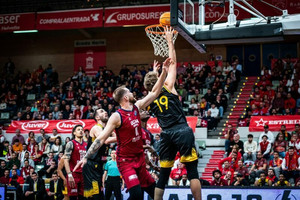 Πιο κοντά στους &quot;8&quot; η Μούρθια, 100-89 την ΑΕΚ που έπεσε στο 0-5 (vids)
