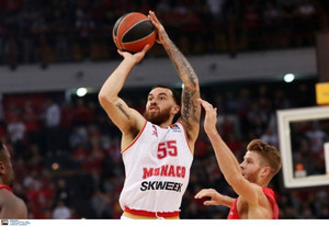 EuroLeague: MVP Οκτωβρίου ο &quot;καυτός&quot; Μάικ Τζέιμς (video)