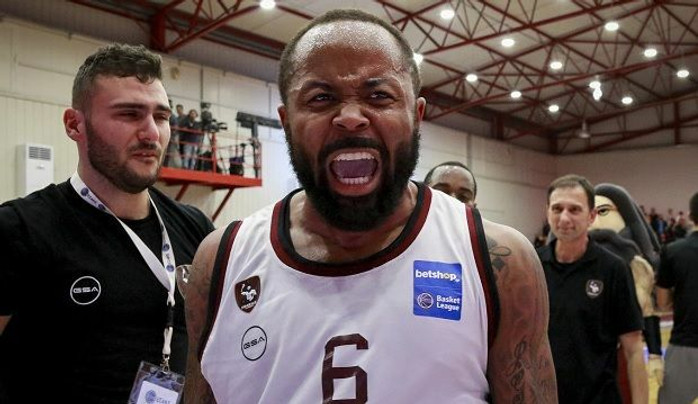 Μένει στη Λήμνο ο Τζέρι Σμιθ (pic &amp; vid)