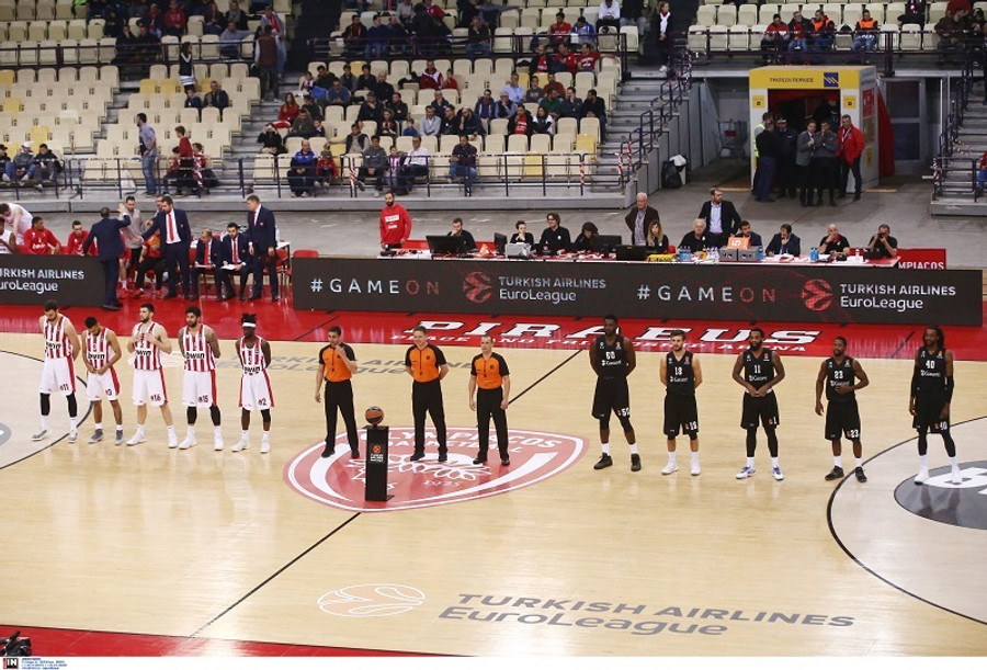 Τα φώτο κλικς από το ΣΕΦ που έχει λίγο κόσμο
