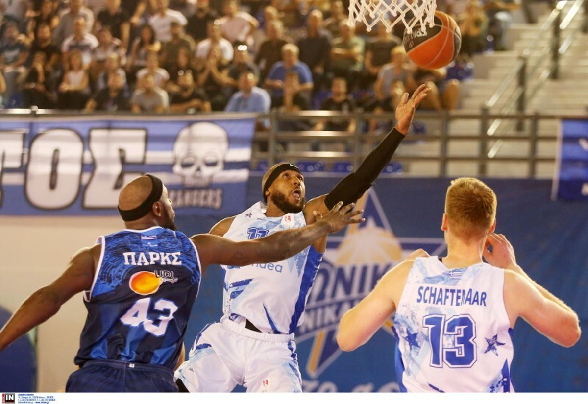 Ιωνικός - Λάρισα 68-64: &#039;&#039;Εσπασαν&#039;&#039; τα καλάθια, μίλησαν ο κόσμος και οι Μπαρτ-Τζόουνς (pics)