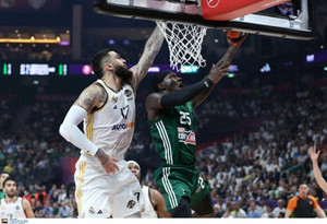 To κάρφωμα του Κέντρικ Ναν στην κορυφή του Top-5 του τελικού (video)