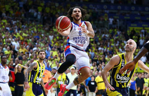 BSL: &quot;Ζωντανή&quot; η Εφές, 82-81 τη Φενέρ και 2-1! (vids)
