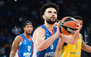 Ελπίζει ακόμα η Εφές, 85-84 την Άλμπα (vids)