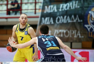Βασίλης Μουράτος: Ρεκόρ καριέρας στην πρώτη νίκη του Λαυρίου σε playoffs